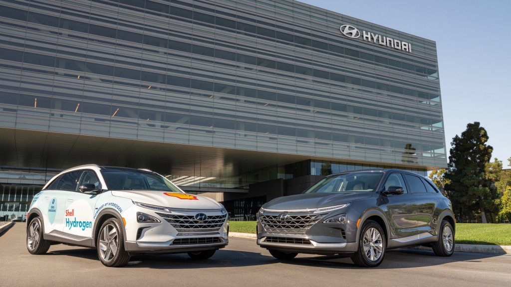 Hyundai Nexo crossovers promoting Shell hydrogen-infrastructure partnership