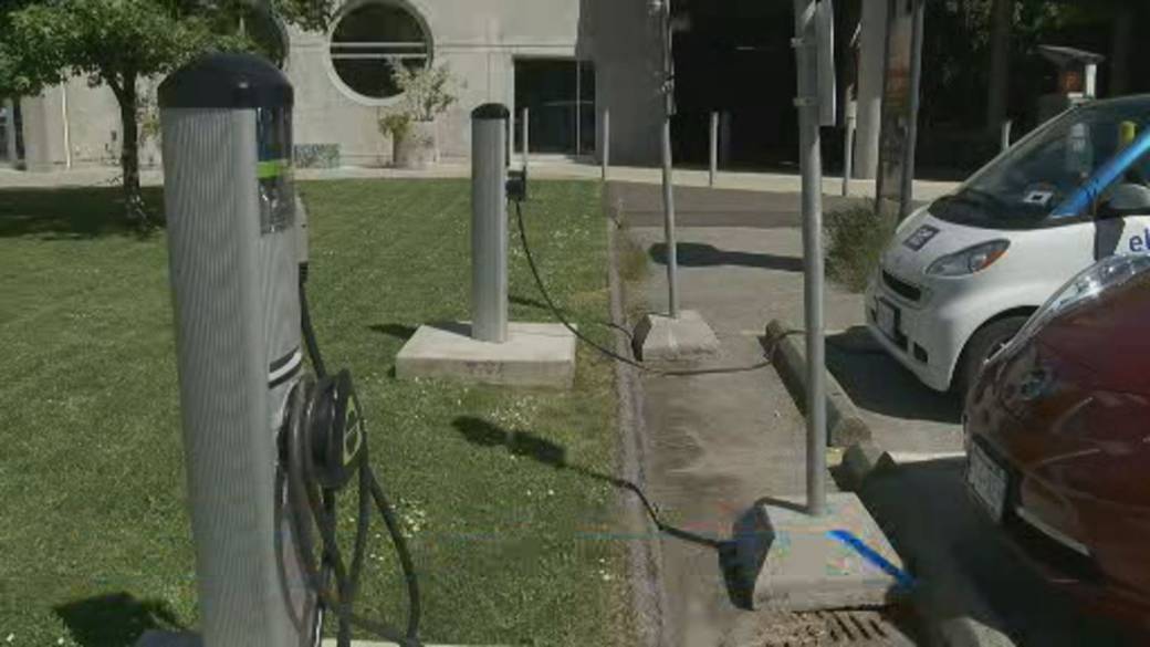 Click to play video: 'Surrey getting new electric vehicle charging station network'
