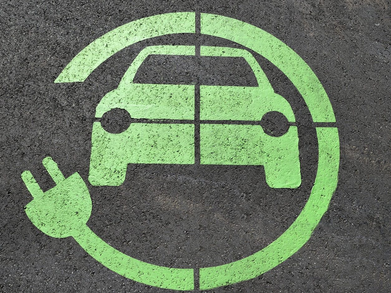 electric vehicle charge by paulbr75 via pixabay.com